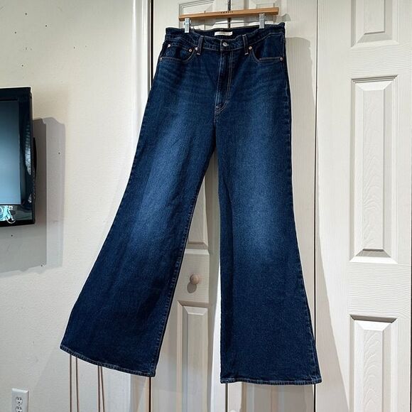 LIKE NEW Levi’s Premium Ribcage Bell Flare High Rise Bell Bottom Jeans Dark Wash - Picture 6 of 12